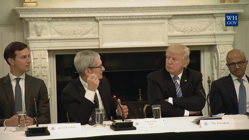 «&nbsp;Le patron d’Apple qui m’appelle pour me lécher le cul&nbsp;»&nbsp;: Donald Trump réagit au départ de Tim Cook en l’insultant