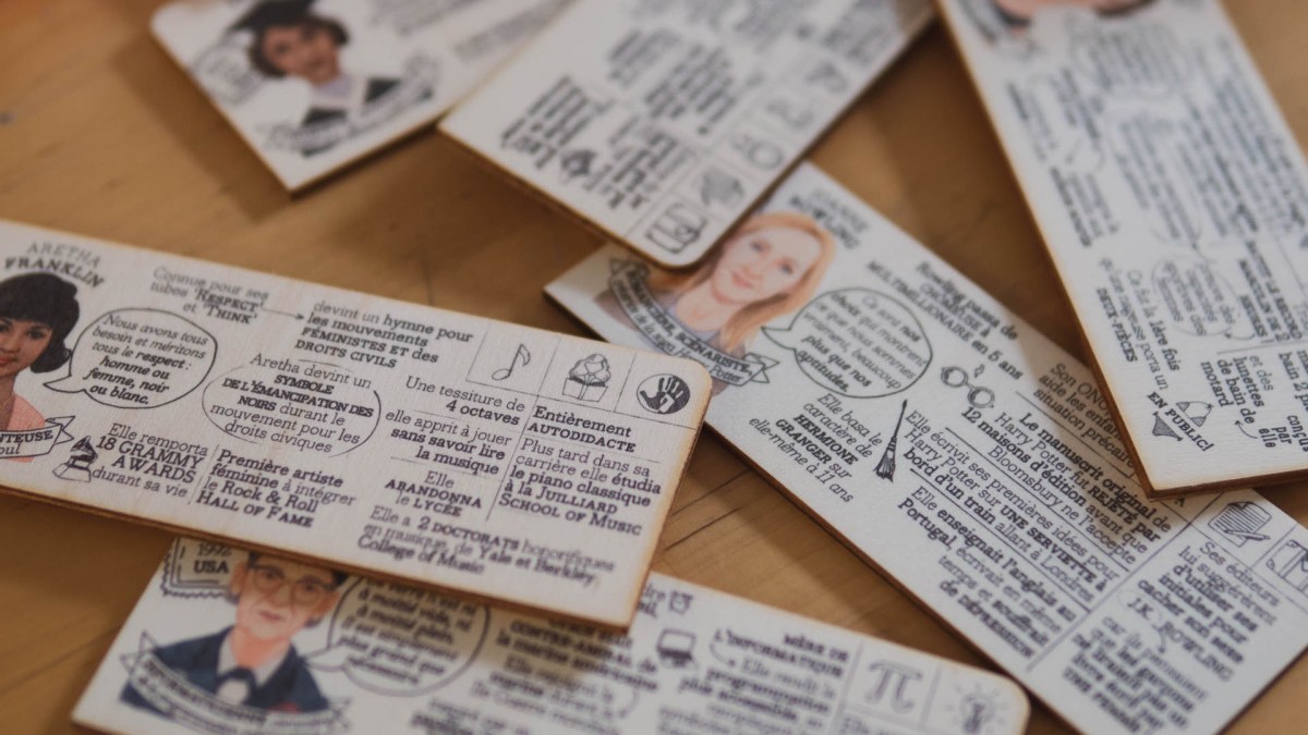 Les cartes biographiques et leurs icônes. // Source : Photo Louise Audry pour Numerama