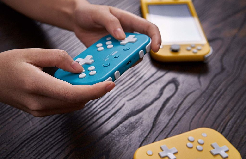 Manette Switch Lite de 8BitDo // Source : 8BitDo Manette Switch Lite de 8BitDo // Source : 8BitDo