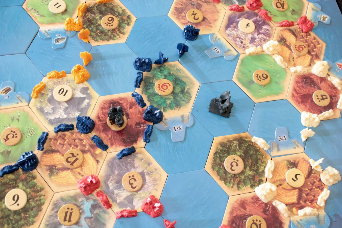 Une image du plateau des Colons de Catan. // Source : Robert Coelho via Unsplash