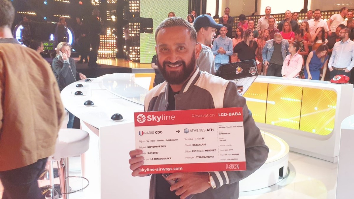 Cyril Hanouna promeut la marque. // Source : Twitter