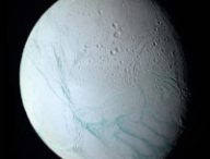 Encelade, une lune de Saturne. // Source : Flickr/CC/Kevin Gill (photo recadrée)