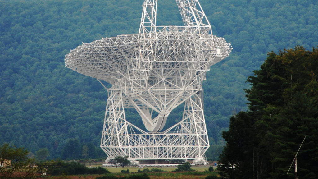 Le Green Bank Telescope. // Source : Wikimedia/CC/Jarek Tuszyński (photo recadrée)