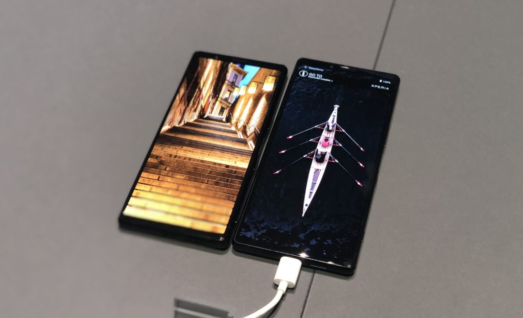 Sony Xperia 5 (à gauche) versus Sony Xperia 1 (à droite) // Source : Numerama