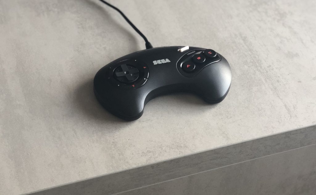 Manette de la Mega Drive Mini // Source : Numerama Manette de la Mega Drive Mini // Source : Numerama