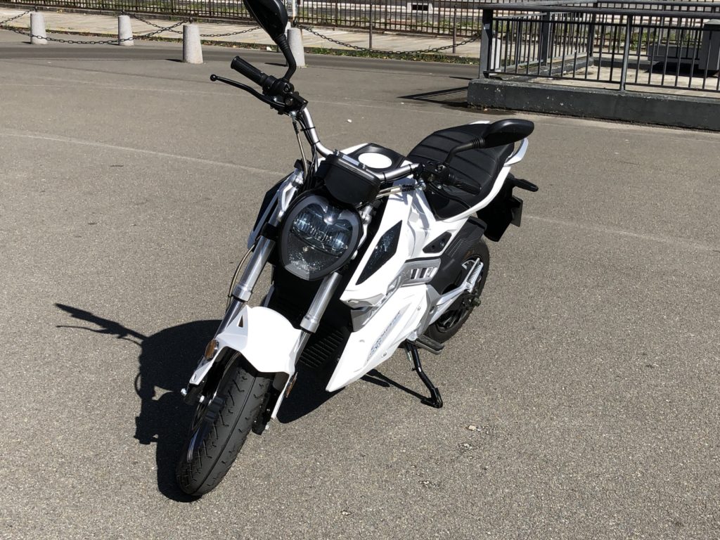 La moto e-roadster MAX de Easy Watts // Source : Marie Turcan pour Numerama
