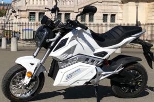 La moto e-roadster MAX de Easy Watts // Source : Marie Turcan pour Numerama