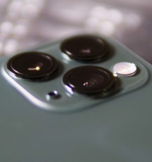 L'iPhone 11 Pro // Source : Louise Audry pour Numerama
