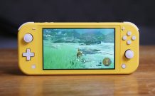 La Switch Lite de Nintendo // Source : Louise Audry pour Numerama La Switch Lite de Nintendo // Source : Louise Audry pour Numerama