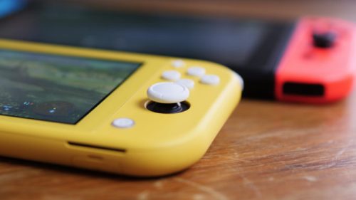 La Switch Lite de Nintendo // Source : Louise Audry pour Numerama