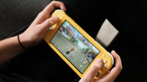 La Switch Lite de Nintendo // Source : Louise Audry pour Numerama