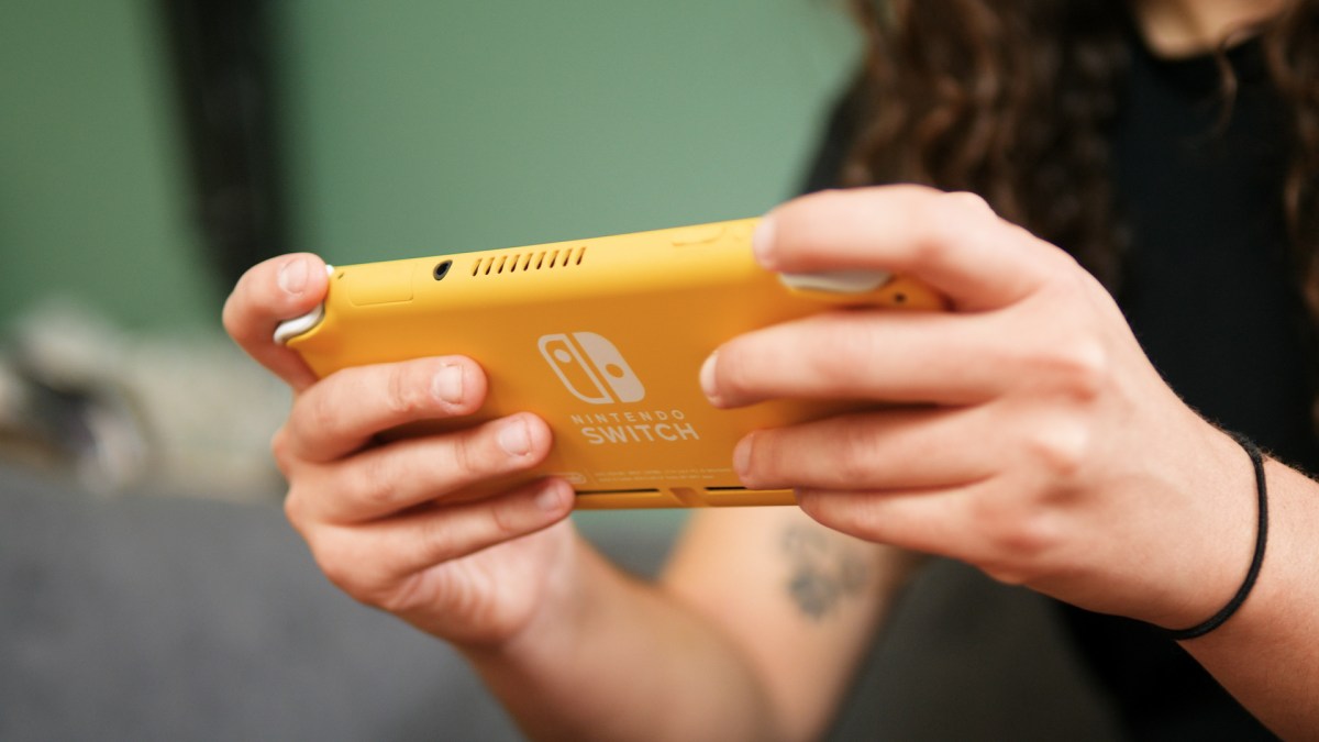 La Switch Lite de Nintendo // Source : Louise Audry pour Numerama