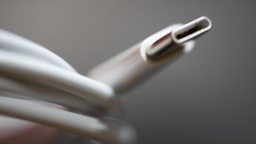 L'iPhone 15 adopte le connecteur USB-C, mais plusieurs questions