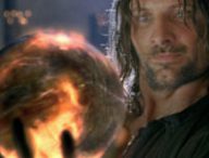 Aragorn tenant un orbe pour confronter Sauron. // Source : New Line Cinema