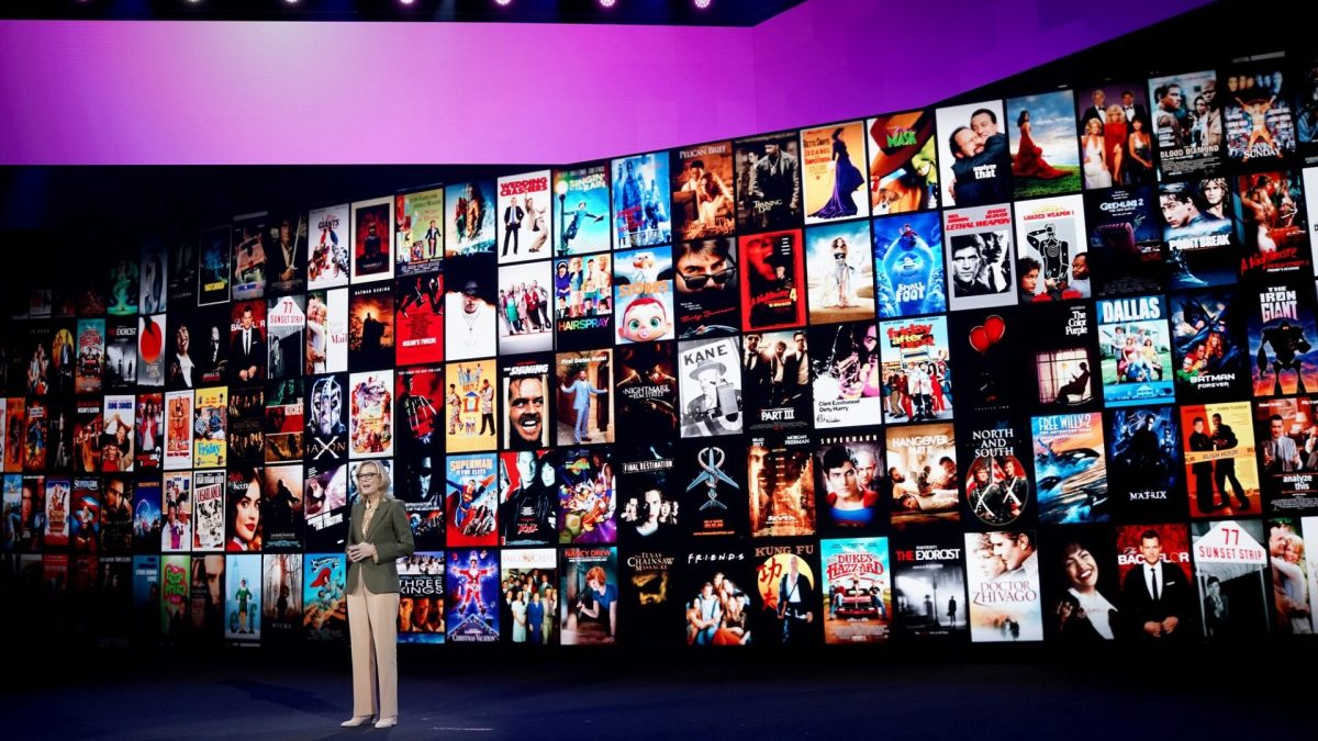 Ann Sarnoff, directrice de Warner, présentait le catalogue de HBO Max durant la conférence de presse. // Source : @HBOPR
