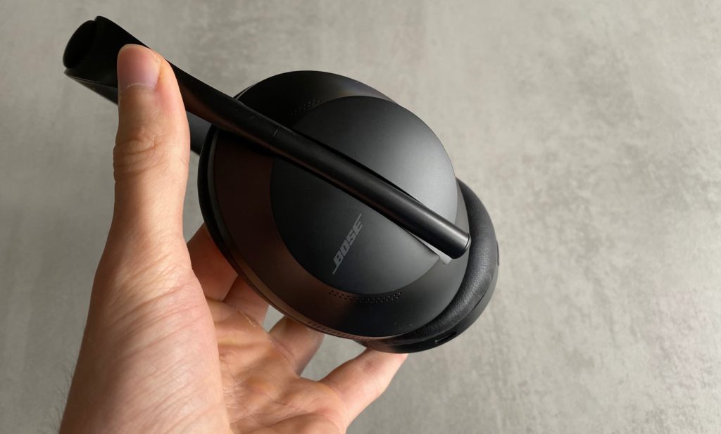 Casque Bose Headphones 700 (vue de profil) // Source : Numerama Casque Bose Headphones 700 (vue de profil) // Source : Numerama