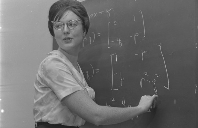 Lorraine Turnbull Foster est la première femme à avoir obtenu un doctorat en maths, en 1964, à Caltech. // Source : Los Angeles Times Photographic Archive