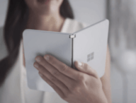 Le Surface Duo, une fois en main. // Source : Microsoft