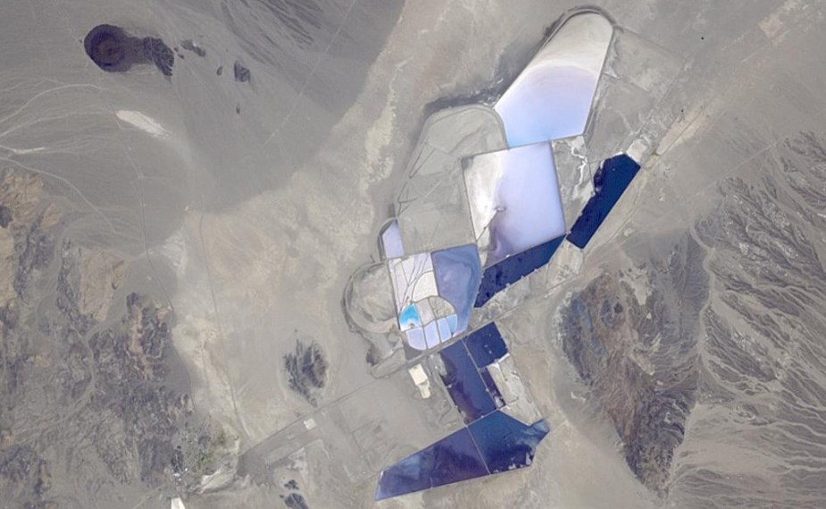 Exemple d'une mine de lithium, ici à Silver Peak, Nevada. // Source : Nasa