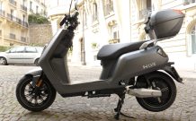 Le scooter électrique LVE S5 // Source : Louise Audry pour Vroom/Numerama Le scooter électrique LVE S5 // Source : Louise Audry pour Vroom/Numerama