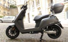 Le scooter électrique LVE S5 // Source : Louise Audry pour Vroom/Numerama Le scooter électrique LVE S5 // Source : Louise Audry pour Vroom/Numerama