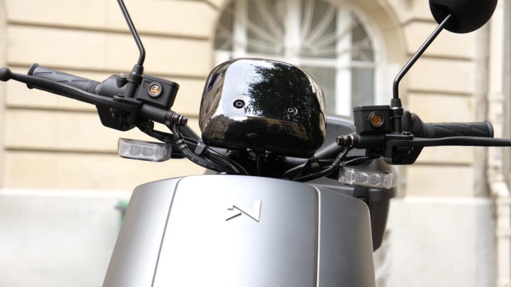 Le scooter électrique LVE S5 // Source : Louise Audry pour Vroom/Numerama