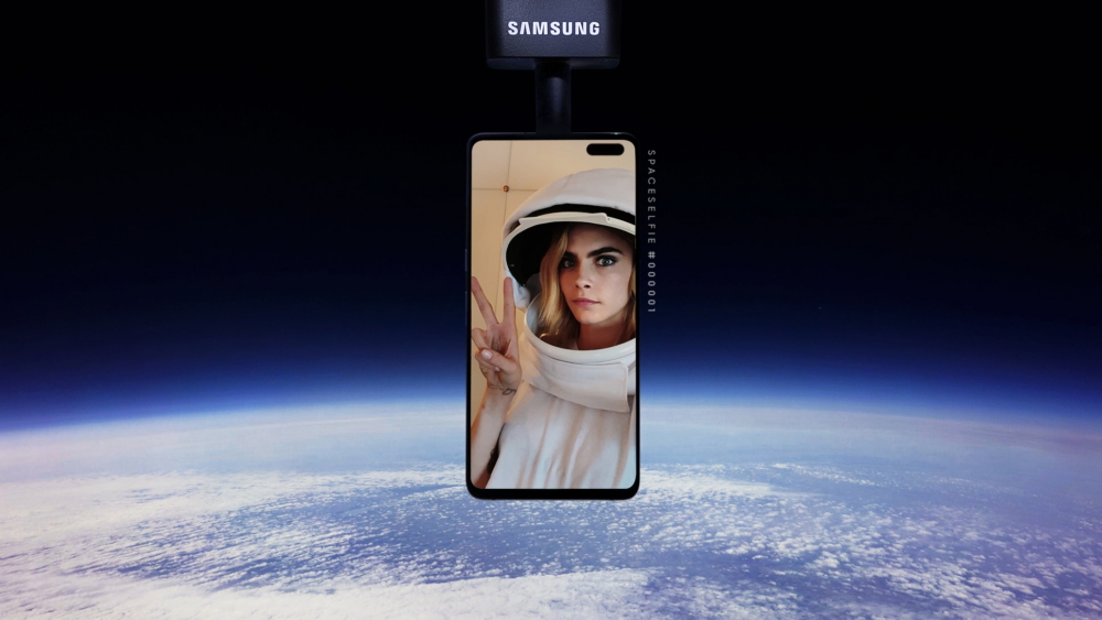 L'ouverture de la campagne Space Selfie, avec Cara Delevingne. // Source : Samsung