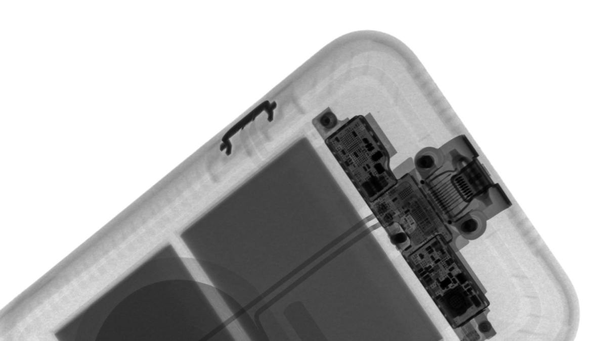 La Smart Battey Case d'Apple aux rayons X // Source : iFixit