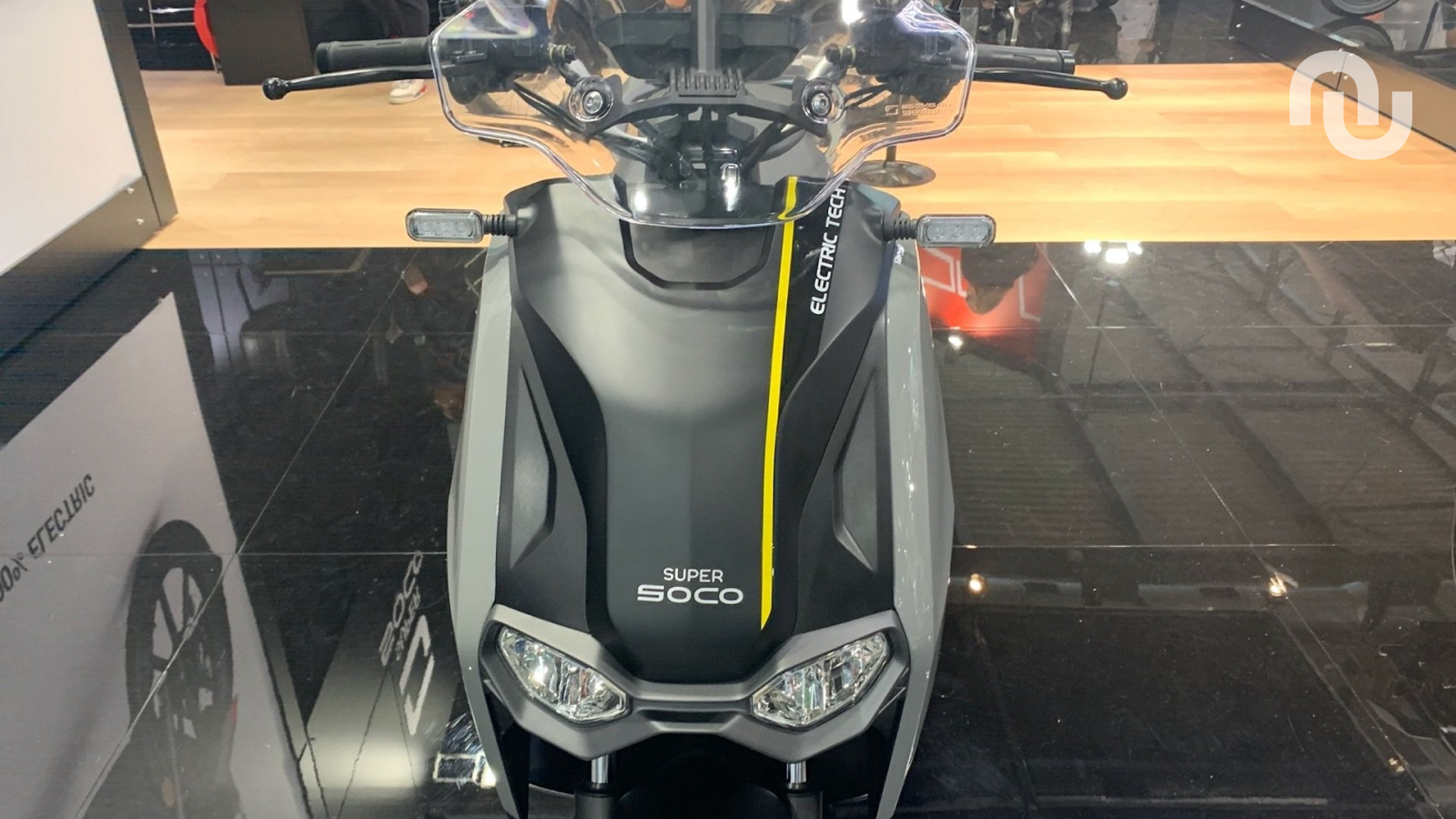 Super soco présente le cpx, un nouveau scooter électrique plus gros et plus rapide
