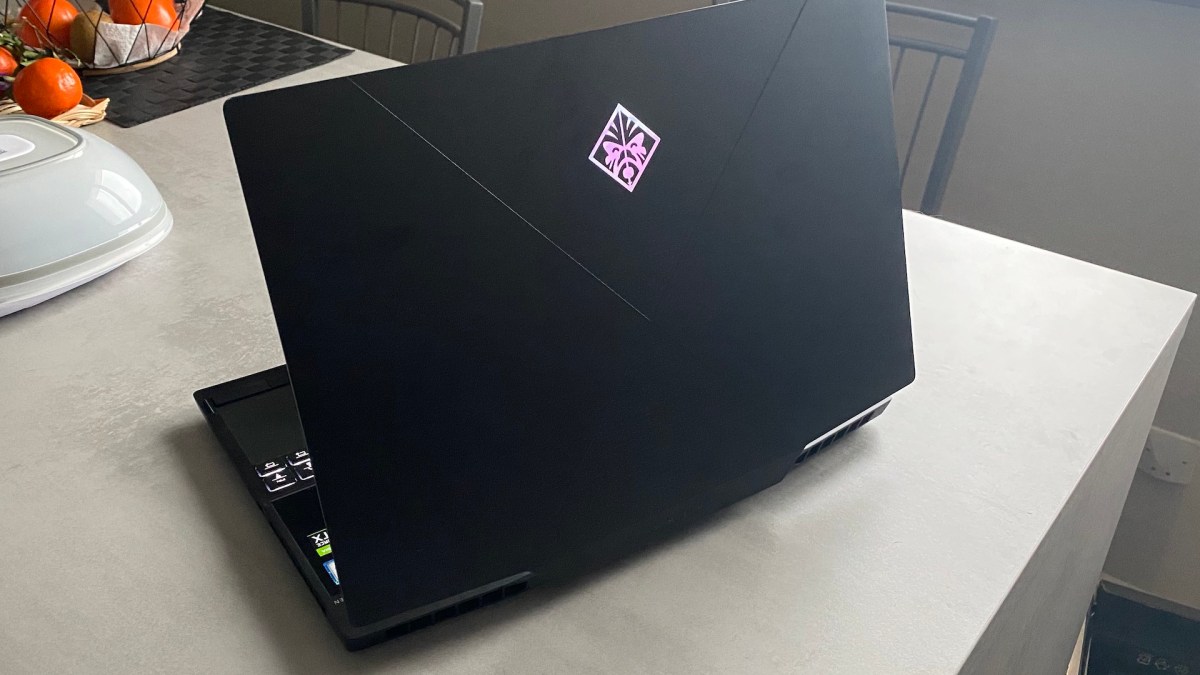 Capot du HP Omen X 2S // Source : Maxime Claudel pour Numerama 