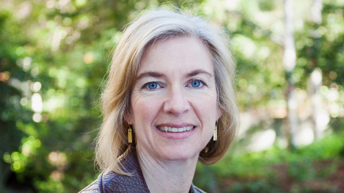 La biochimiste Jennifer Doudna. // Source : Wikimedia/CC/Jussi Puikkonen/KNAW (photo recadrée)