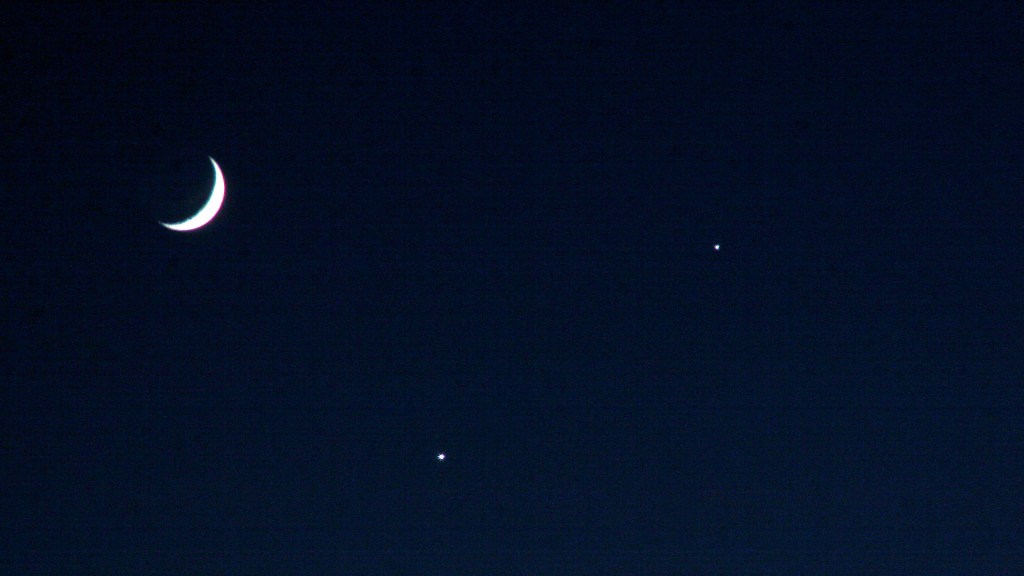 La Lune, Vénus et Jupiter. // Source : Flickr/CC/liz west (photo recadrée)