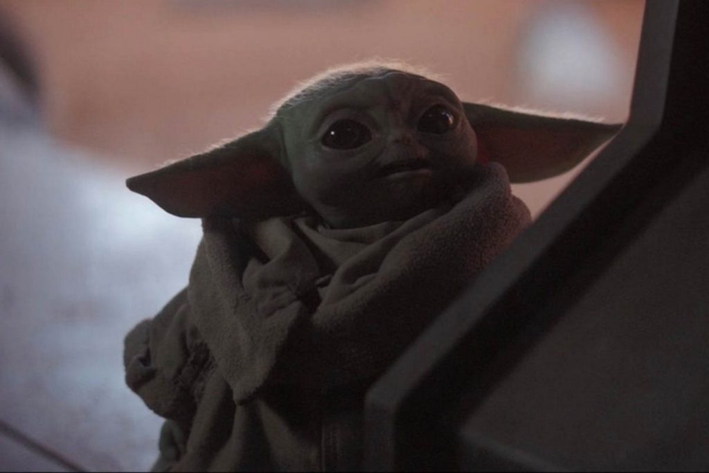 Le bébé appartenant à l'espèce de Yoda détient la Force. // Source : Disney+