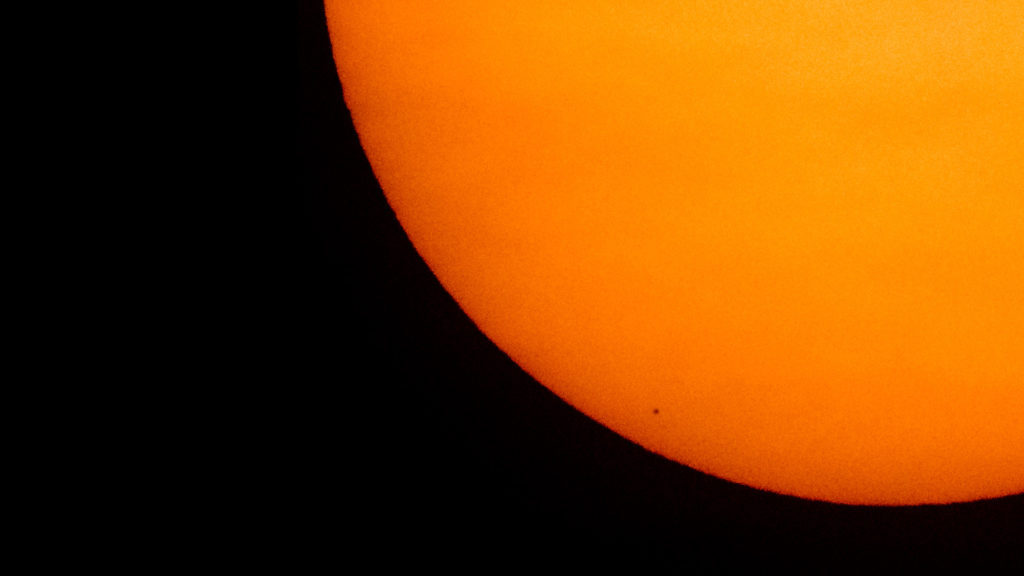 Mercure passant devant le Soleil le 11 novembre 2019. // Source : Flickr/CC/NASA/Bill Ingalls (photo recadrée)