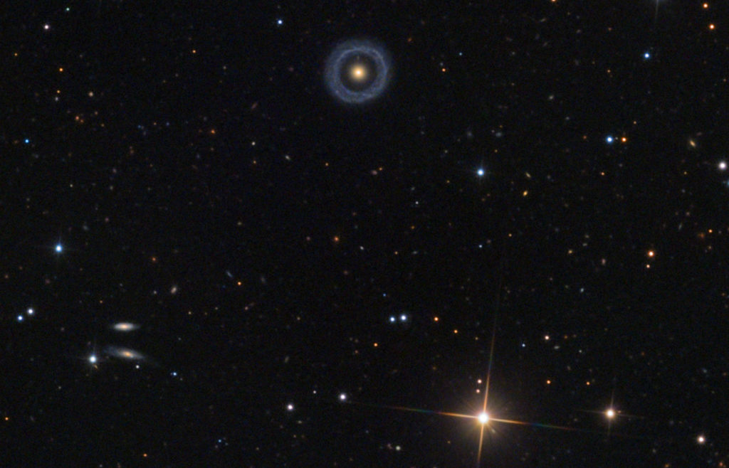 Une autre image de la galaxie de Hoag. // Source : Wikimedia/CC/Ngc1535 (photo recadrée)
