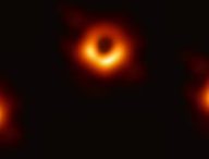 Trois trous noirs supermassifs ont été vus au centre d'une galaxie. // Source : Wikimedia/CC/Event Horizon Telescope, montage Numerama