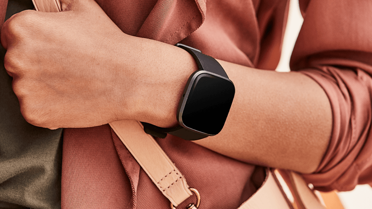 Montre connectée Fitbit Versa 2 // Source : Fitbit