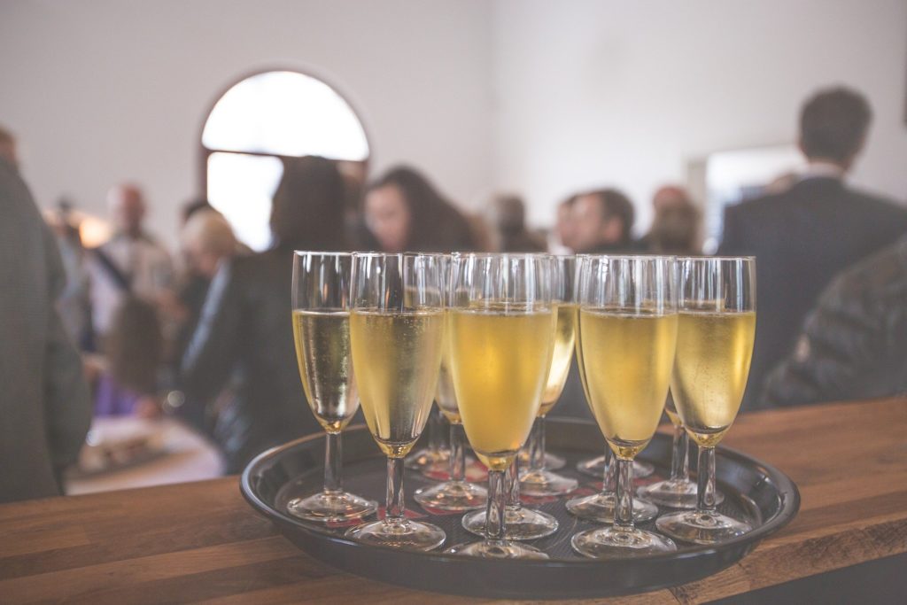 Durant les fêtes de fin d'année, la consommation d'alcool augmente. // Source : Pixabay