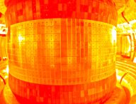 Le réacteur à fusion nucléaire, ou « soleil artificiel », créé par la Chine a déjà atteint 100 millions de degrés au niveau des électons. La nouvelle version pourrait atteindre le même stade mais pour les ions. // Source :  یاسمین سکندر
