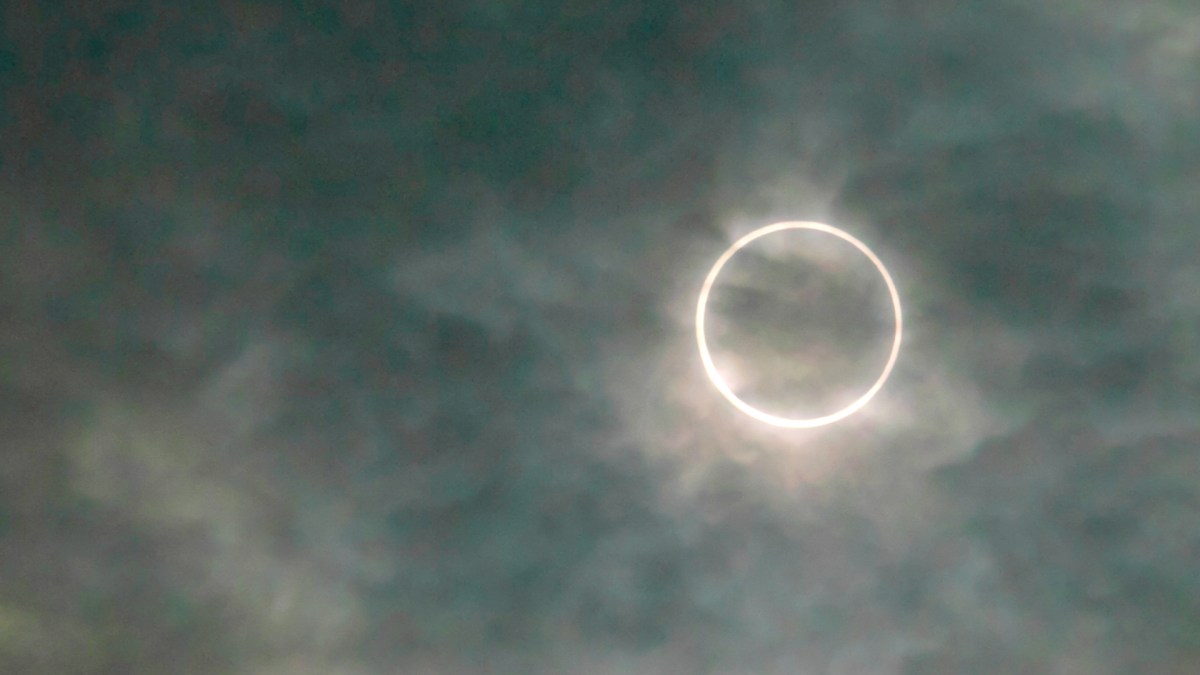 Une éclipse annulaire. // Source : Flickr/CC/B Lucava (photo recadrée)