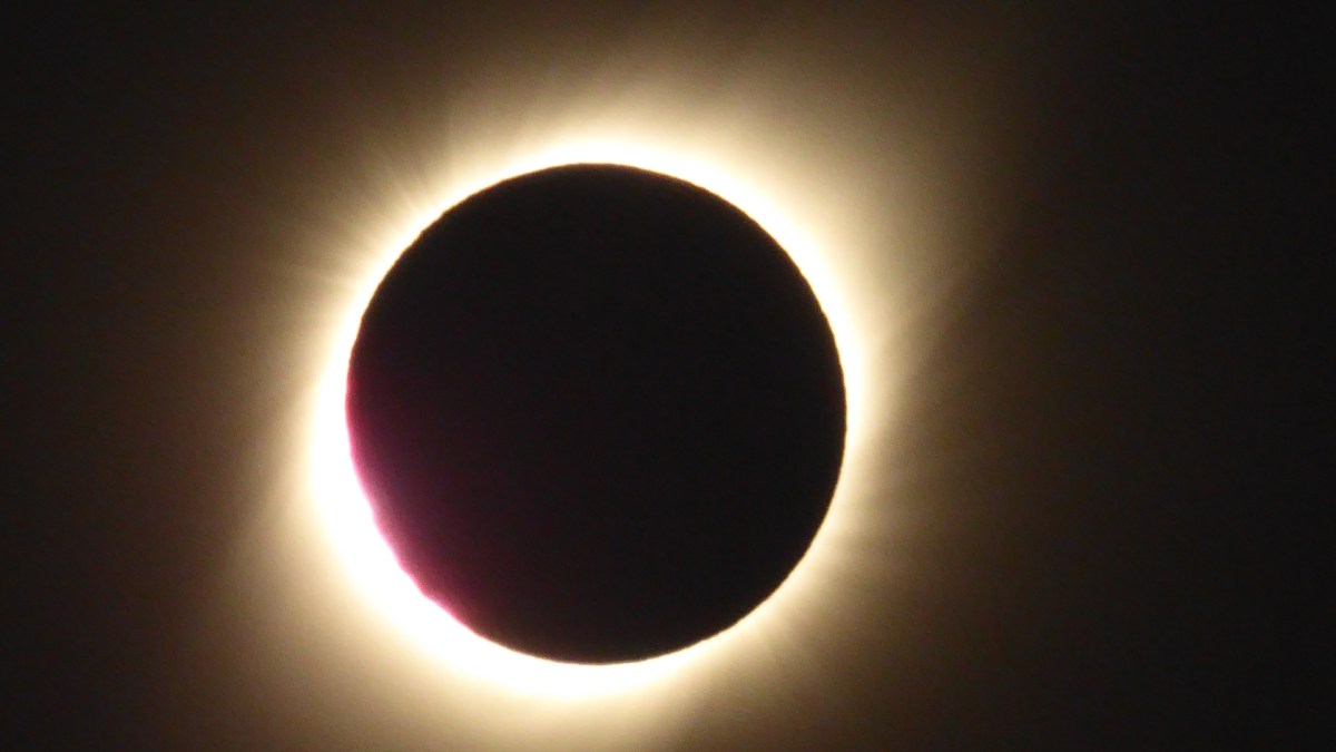 L'éclipse solaire du 2 juillet 2019. // Source : Wikimedia/CC/Majolobe (photo recadrée)