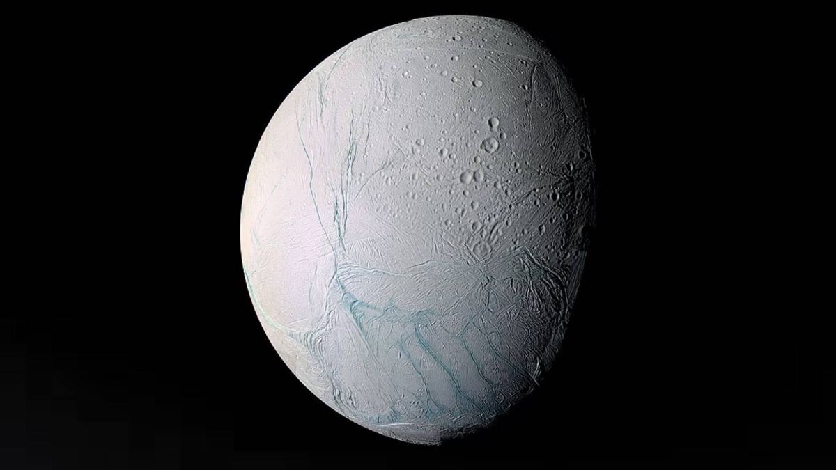 Encelade capturée en 2005 // Source : Wikipedia/CC/NASA/JPL/Space Science Institute