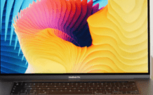 Le MacBook Pro 16 pouces // Source : Louise Audry pour Numerama