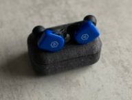 Les écouteurs Master & Dynamic MW07 Go // Source : Maxime Claudel pour Numerama