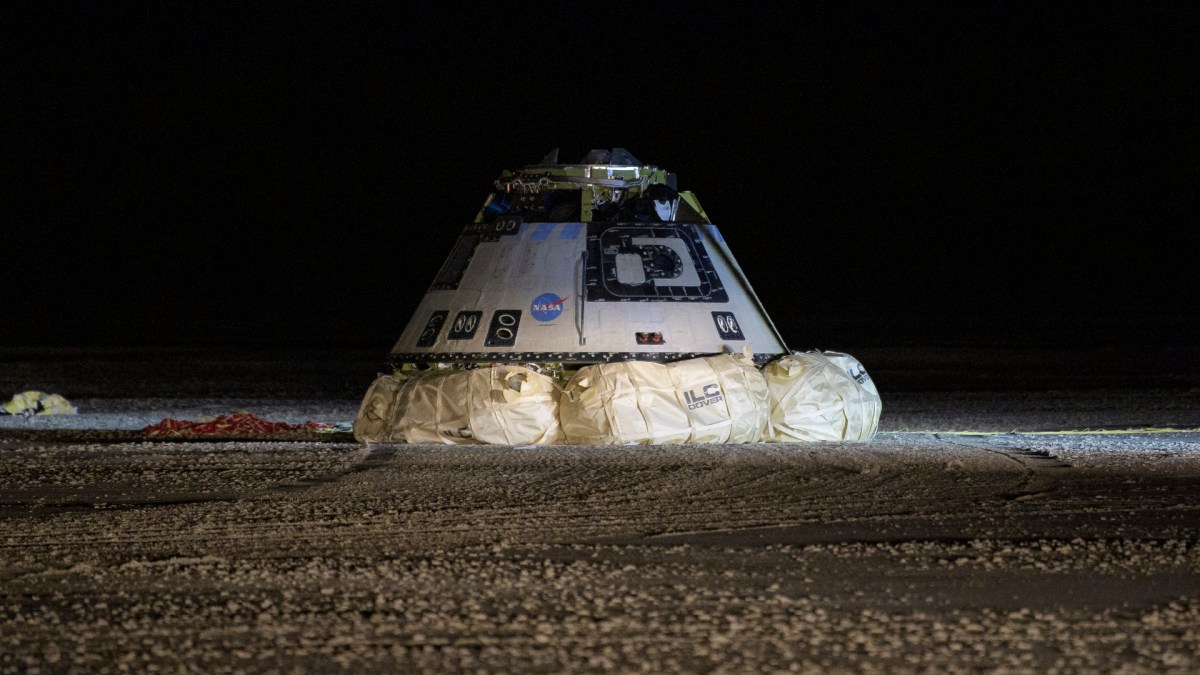 La capsule CST-100 Starliner de Boeing. // Source : NASA/Bill Ingalls (photo recadrée)