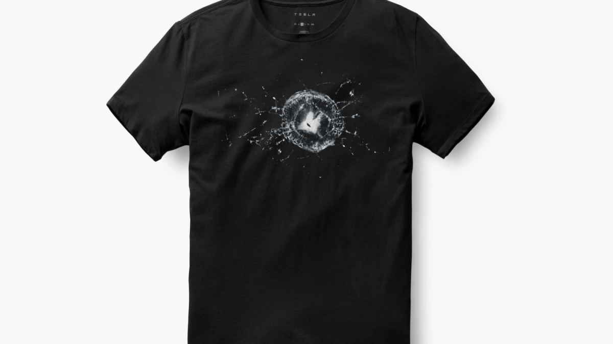 T-shirt Tesla Cybertruck Bulletproof // Source : Tesla 