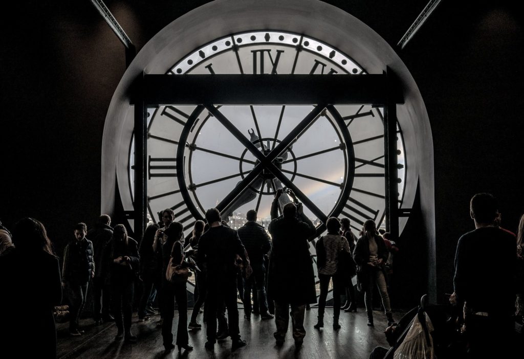 L'horloge de l'apocalypse est censée afficher symboliquement le temps qu'il nous reste avant la fin du monde. (Image d'illustration : horloge du Musée d'Orsay) // Source : Flickr/CC/Yann Caradec
