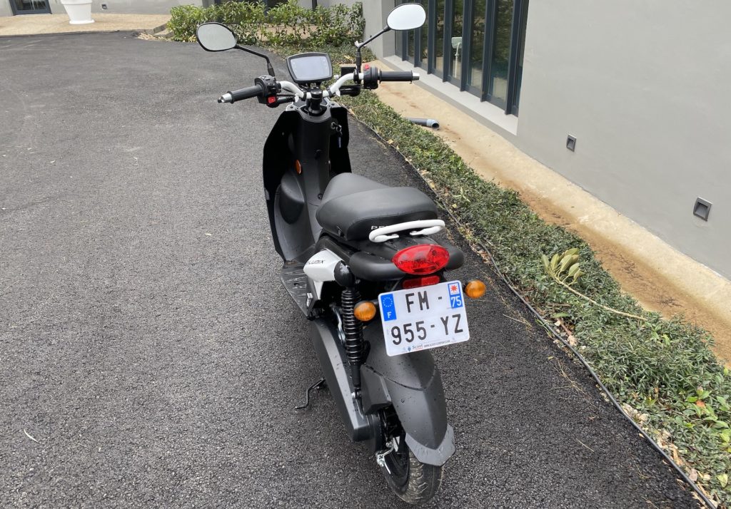 L'arrière du scooter Peugeot e-Ludix // Source : Maxime Claudel pour Numerama L'arrière du scooter Peugeot e-Ludix // Source : Maxime Claudel pour Numerama