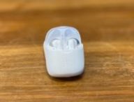 Écouteurs sans fil JBL Tune 220TWS // Source : Maxime Claudel pour Numerama