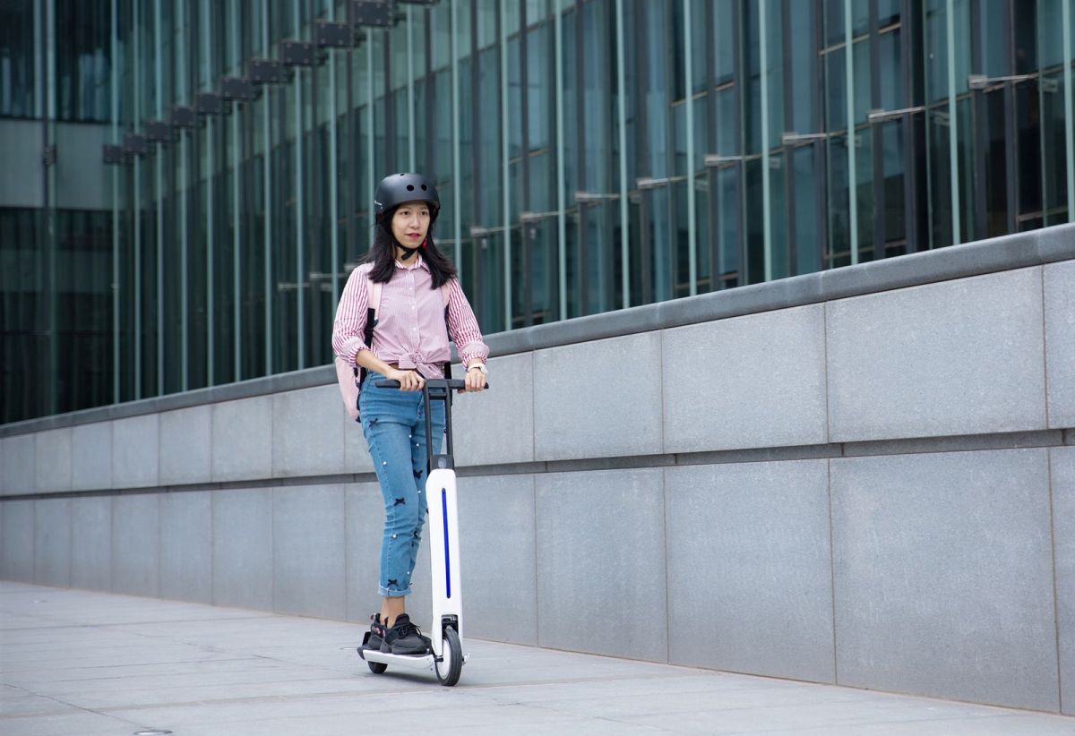 Une trottinette sans accélérateur ni frein : l'Air T15 // Source : Segway